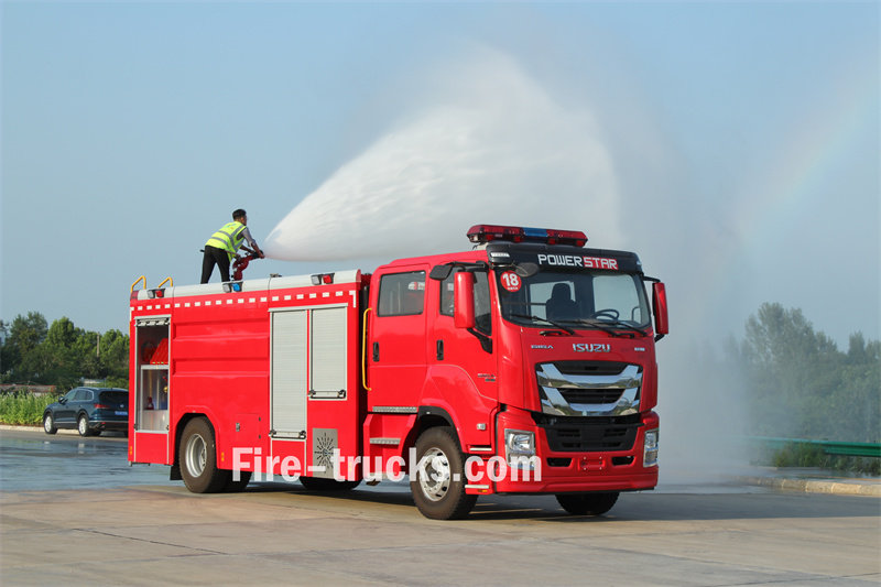 Isuzu GIGA 6000L foam fire fighting truck