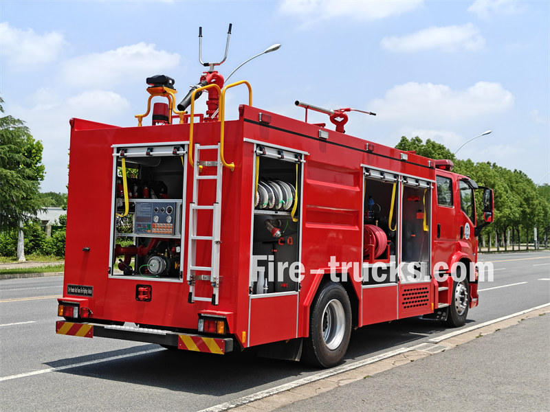 Japanese ISUZU 205HP fire fighting truck