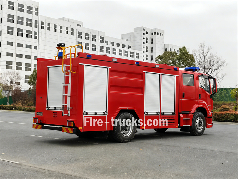 Isuzu GIGA 6000L water foam fire rescue truck