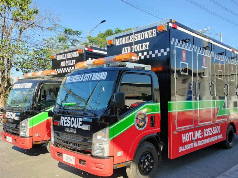 Hình ảnh xe cứu thương và nhà vệ sinh lưu động Isuzu