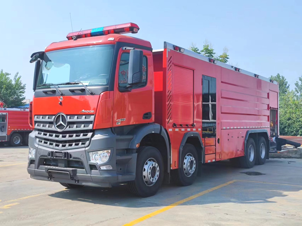 Xe cứu hỏa bọt hạng nặng Benz Actros 580 mã lực của Ả Rập Xê Út