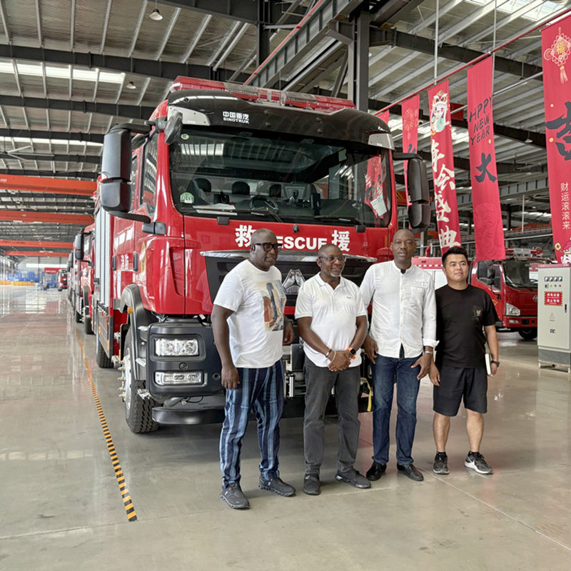 Khách hàng Ethiopia đến thăm và mua xe chữa cháy bột Isuzu
